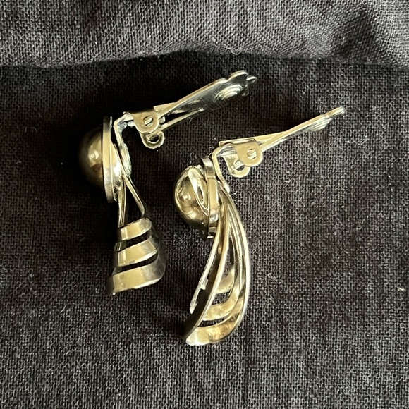 Vintage Silver Earrings - Picture 5 of 9